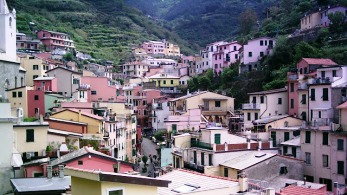 Uitzicht op Cinque Terre dorp Riomaggiore