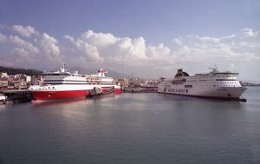 Veerboten in de Griekse haven Patras