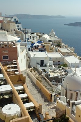Uitzicht vanuit een Grieks havenplaatsje over de zee